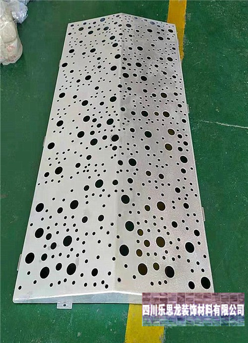 乐思龙建材公司告诉大家简单订购质量好的拉丝铝单板